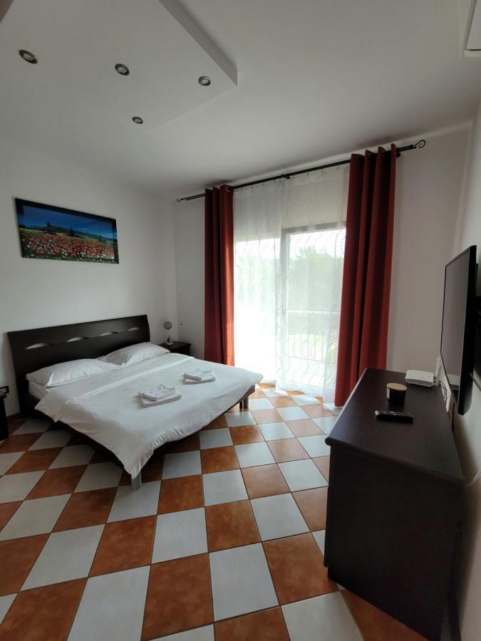 Casa Patryk Hotel Orsova Ngoại thất bức ảnh