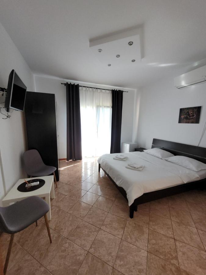 Casa Patryk Hotel Orsova Ngoại thất bức ảnh
