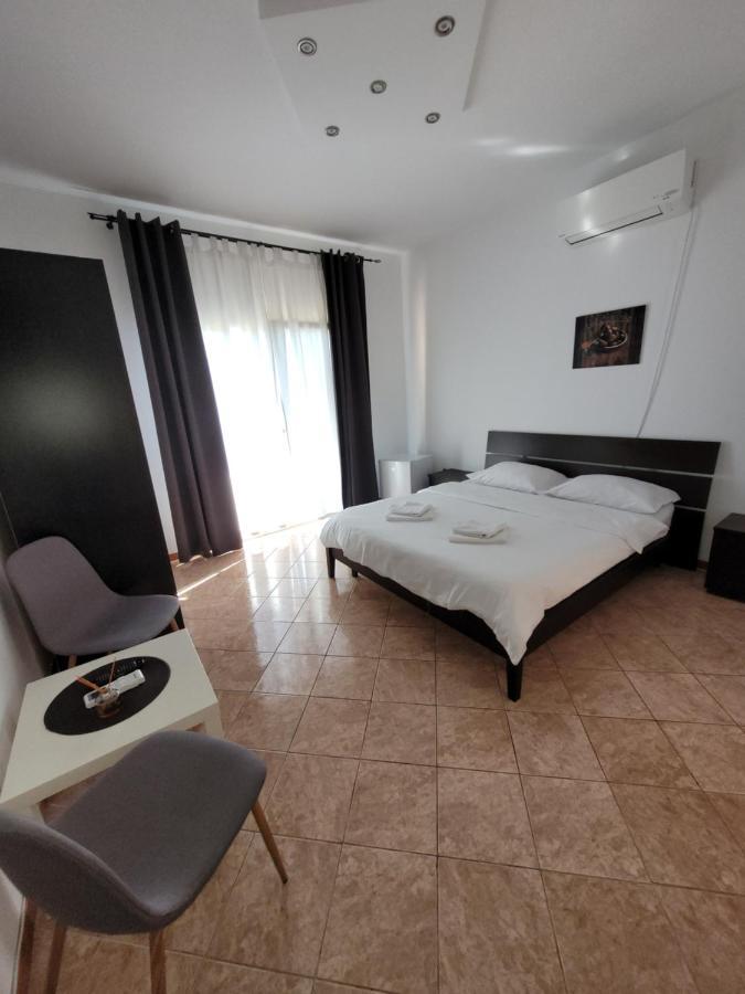 Casa Patryk Hotel Orsova Ngoại thất bức ảnh