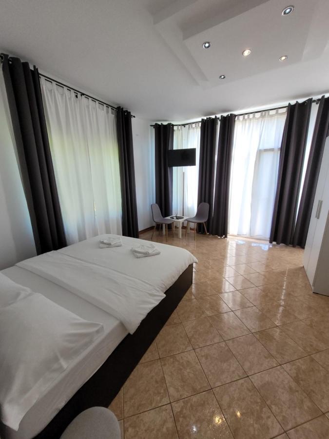 Casa Patryk Hotel Orsova Ngoại thất bức ảnh